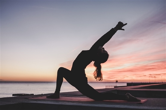 SUNSET ROOFTOP YOGA feat. THE MELODIC MOVEMENT